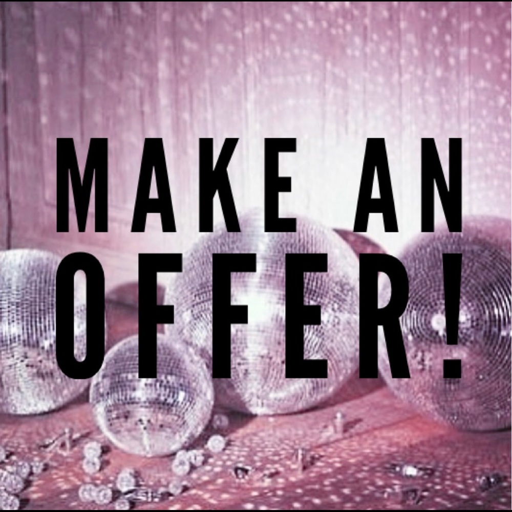 💕Accepting all reasonable offers!!!!!💕